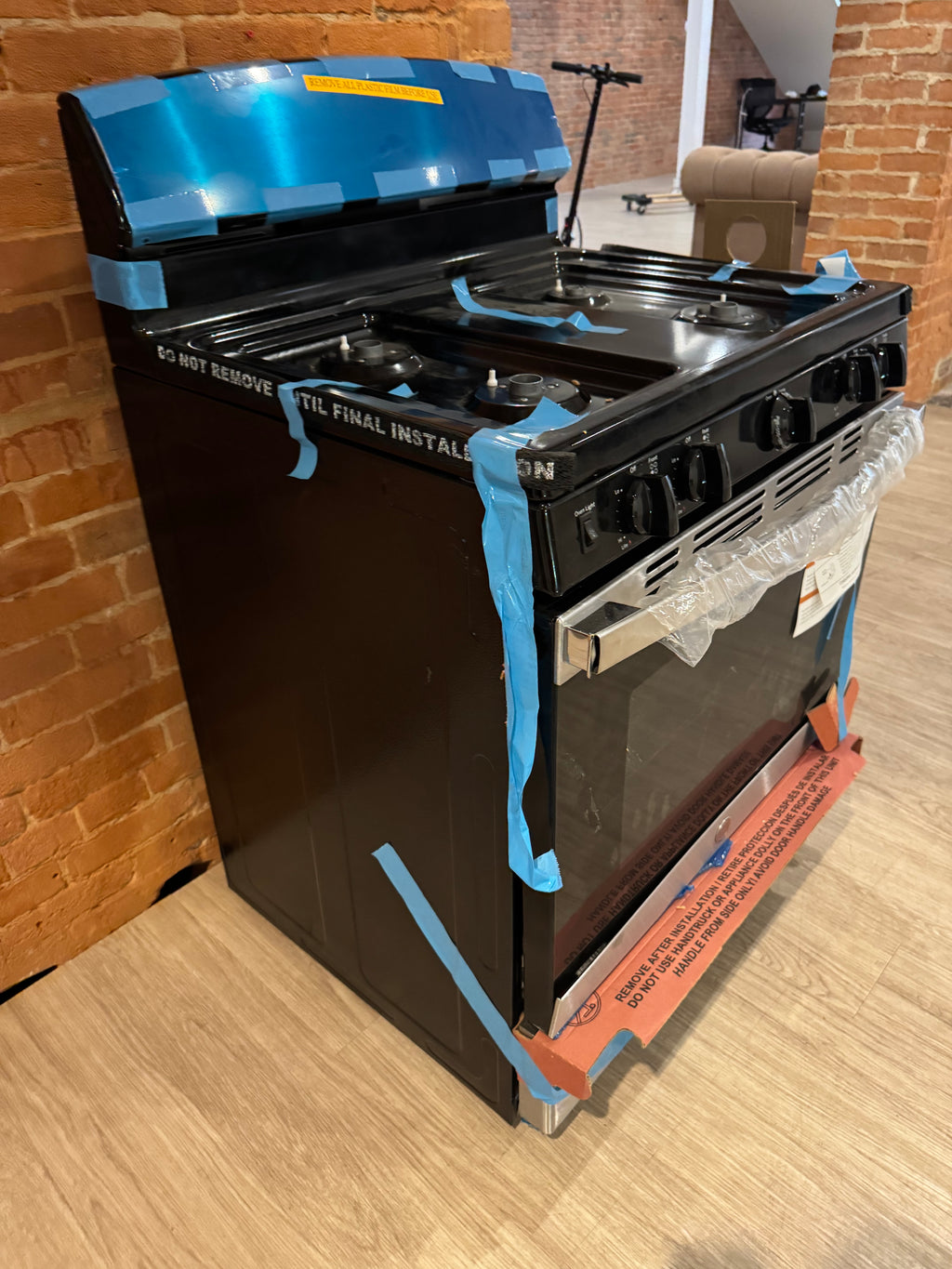 🔥 BRAND NEW GE 30” Stainless Steel Gas Range – Never Installed – Open Box – Save Hundreds! 🔥